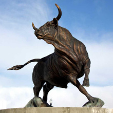 Große Bronzetierstatuen berühmte Metallstierskulptur